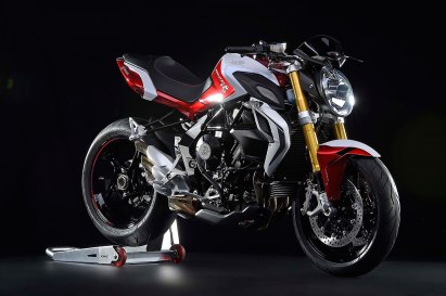 Brutale 800 RR The brutale 800 RR reaffirms the winning intuition that lies at the core of project. This version, in fact, boosts performance even further to achieve 140 hp at 13,100 rpm and 86 Nm of Torque at 10,100 RPM in a package that includes a refined chassis set-up and an improvement on the already rich setoff standard features.